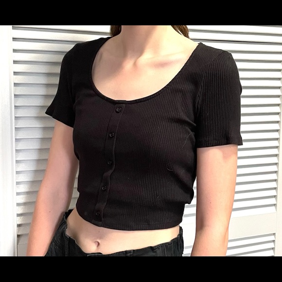 H&M Black Fitted Scoop Neck Cropped T-shirt - Picture 2 of 3